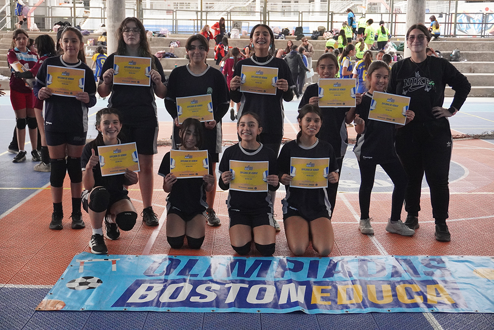 Gran nivel de juego en la fecha de Vóleibol Mini Damas en las Olimpiadas BostonEduca