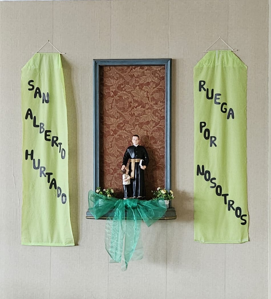 Nuestra comunidad escolar celebra con fe y solidaridad la misa en honor a San Alberto Hurtado