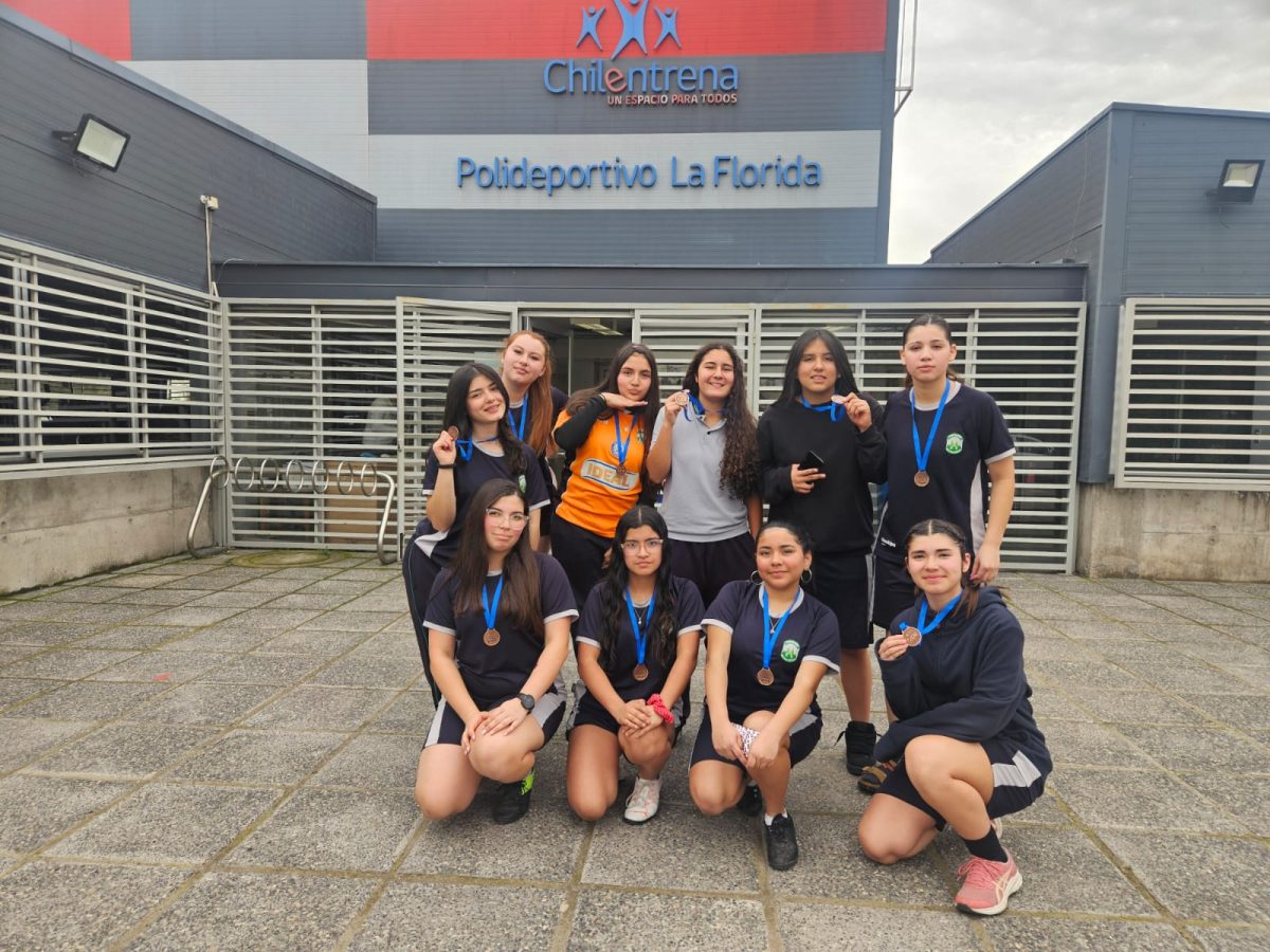 Selección femenina de Futsal Juvenil obtiene el tercer lugar comunal en los Juegos Deportivos Escolares
