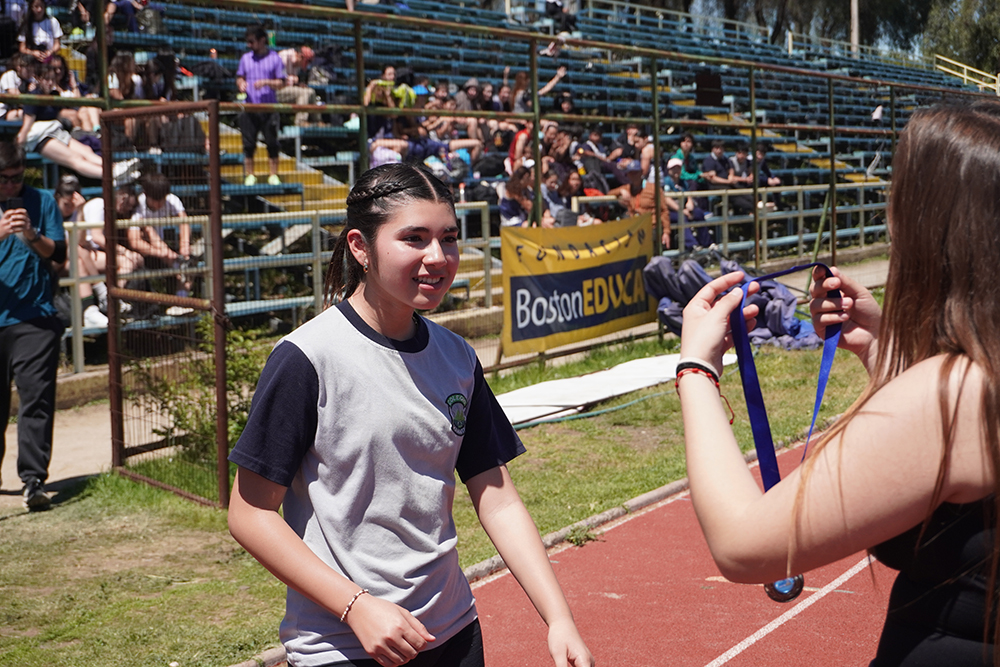 Pía Rojas consigue medalla para Colegio Manantial en el Atletismo BostonEduca